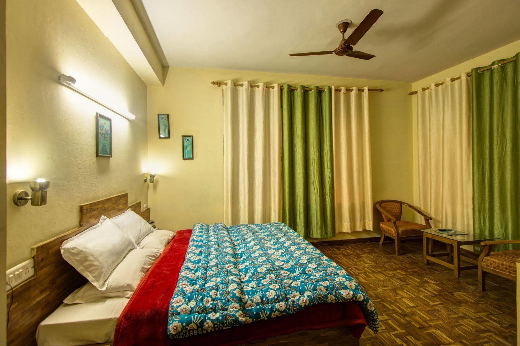 Kalinga Grand Hotel Manāli Zewnętrze zdjęcie