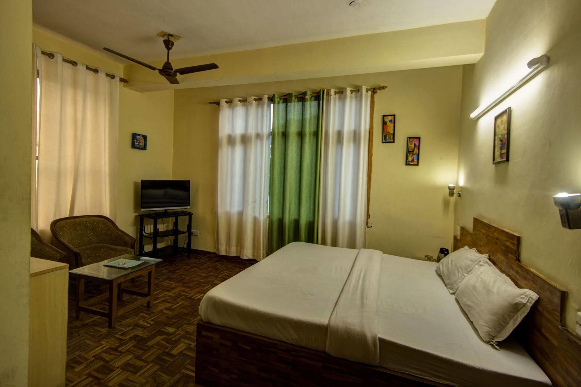 Kalinga Grand Hotel Manāli Zewnętrze zdjęcie